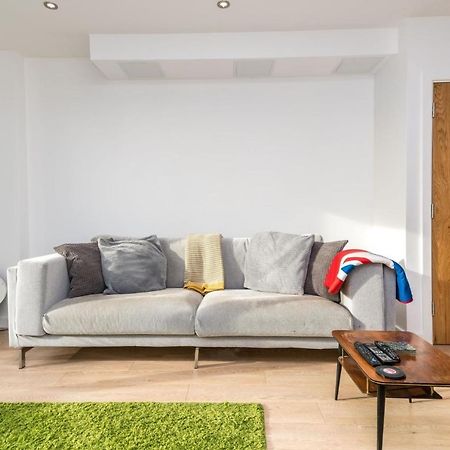 런던 New 2Bd Flat 4Mins To Excel Centre Fast City Links 아파트 외부 사진